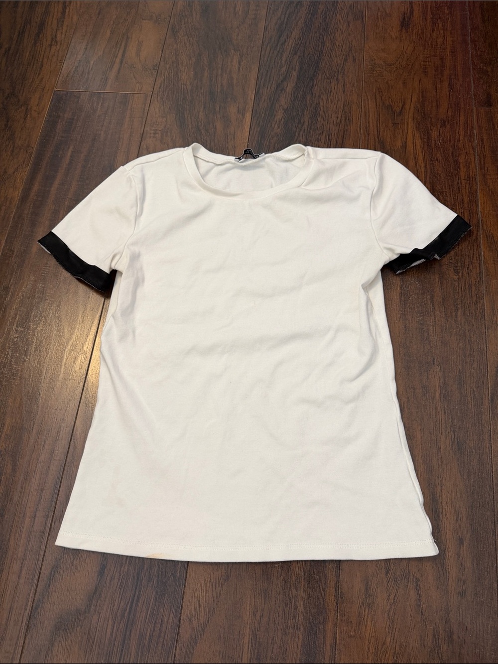 Zara White Short Sleeve Tee with Black Trim Sleeves